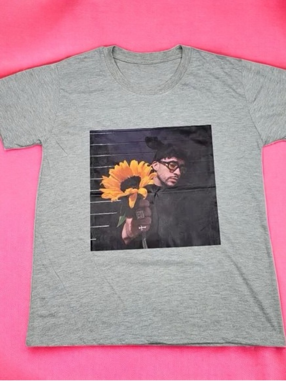 🔆Gray Graphic Tee with Sunflower Print